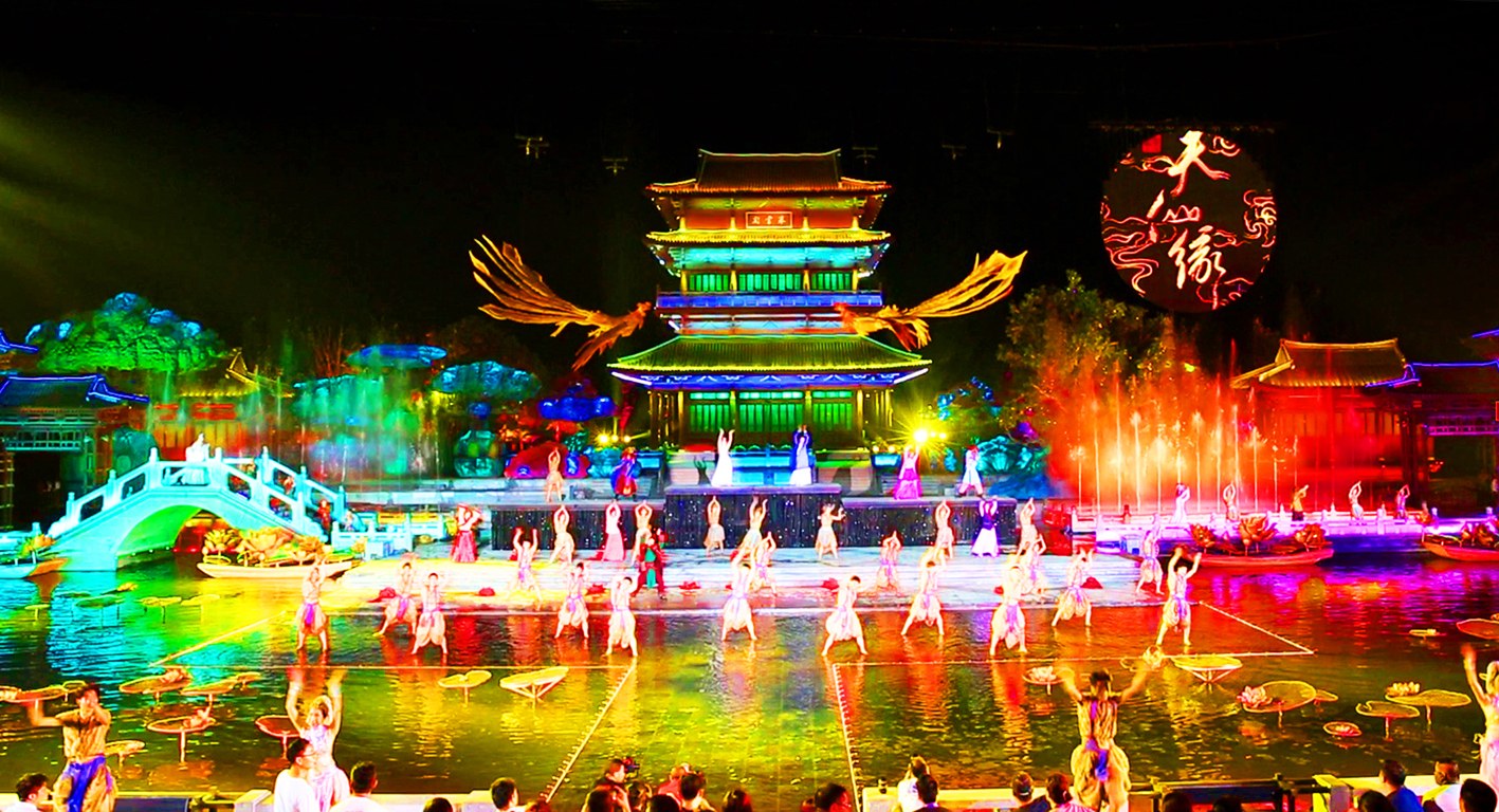 千年古镇天仙缘 流光溢彩入画来