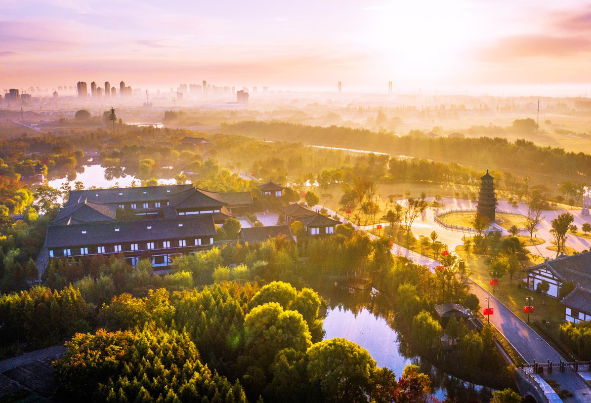 千年古镇天仙缘 流光溢彩入画来