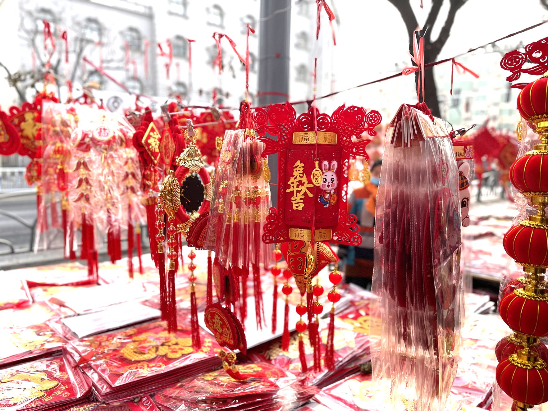 兔元素占c位 红货市场年味浓